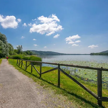 Ternate Sleeps 2 Air Con * Ternate (Varese)
