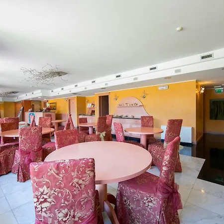 Ternate Sleeps 2 Air Con Ternate (Varese)