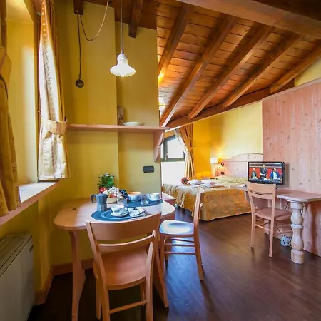 Lägenhet Ternate Sleeps 2 Air Con Ternate (Varese)